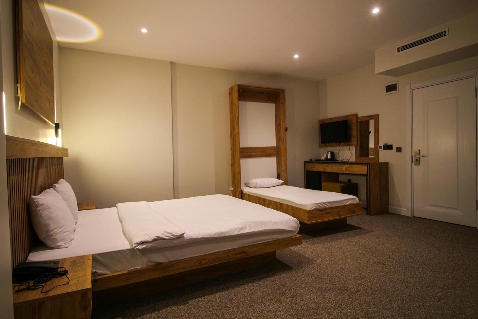 Dreibettzimmer mit Balkon